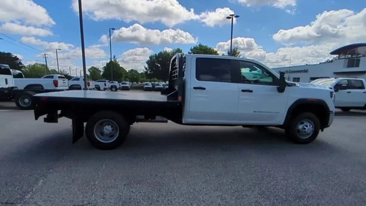 New 2025 Summit White GMC Pro image 9