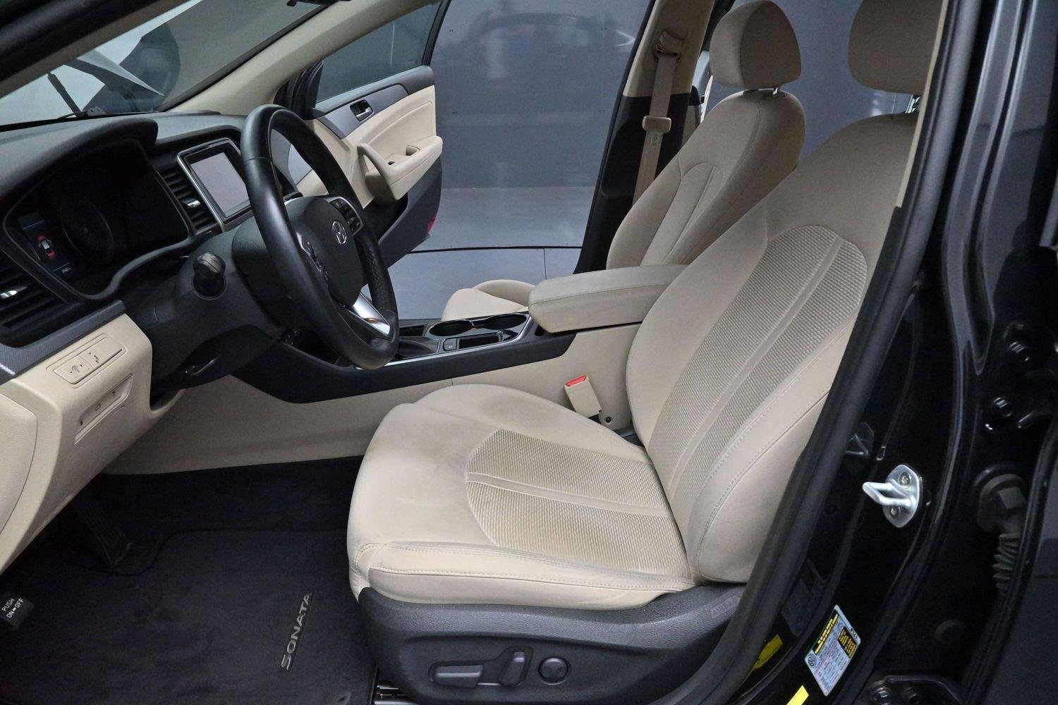 Used 2019 Phantom Black Hyundai SEL image 12