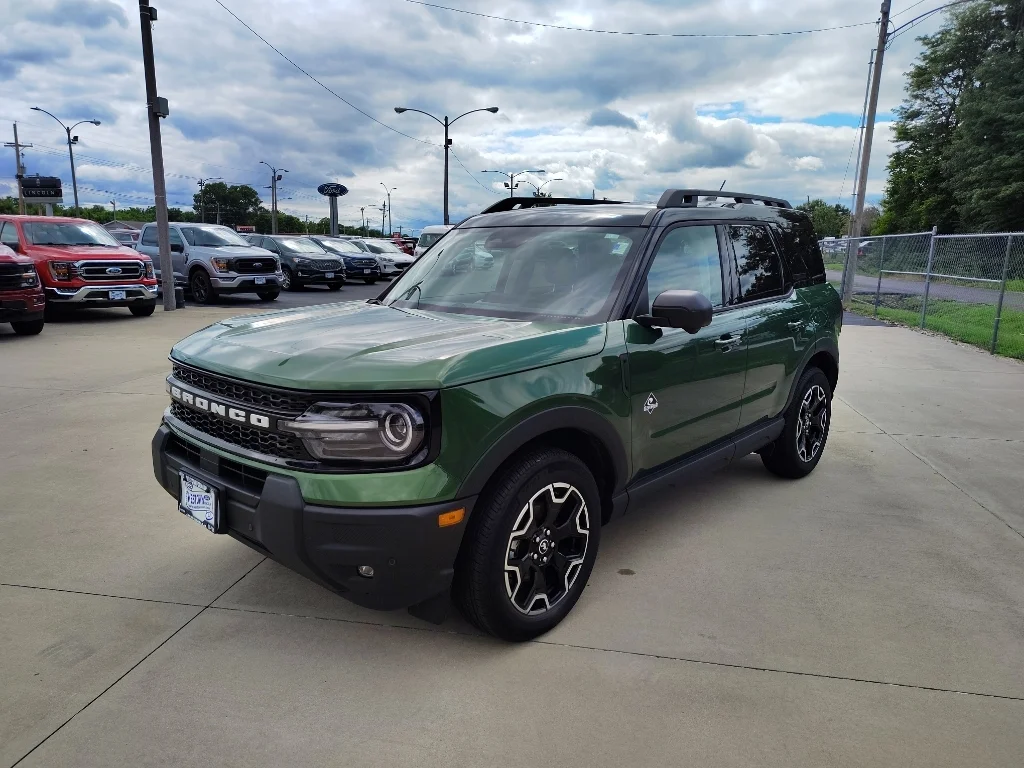 Used 2025 Eruption Green Metallic Ford Outer Banks image 3