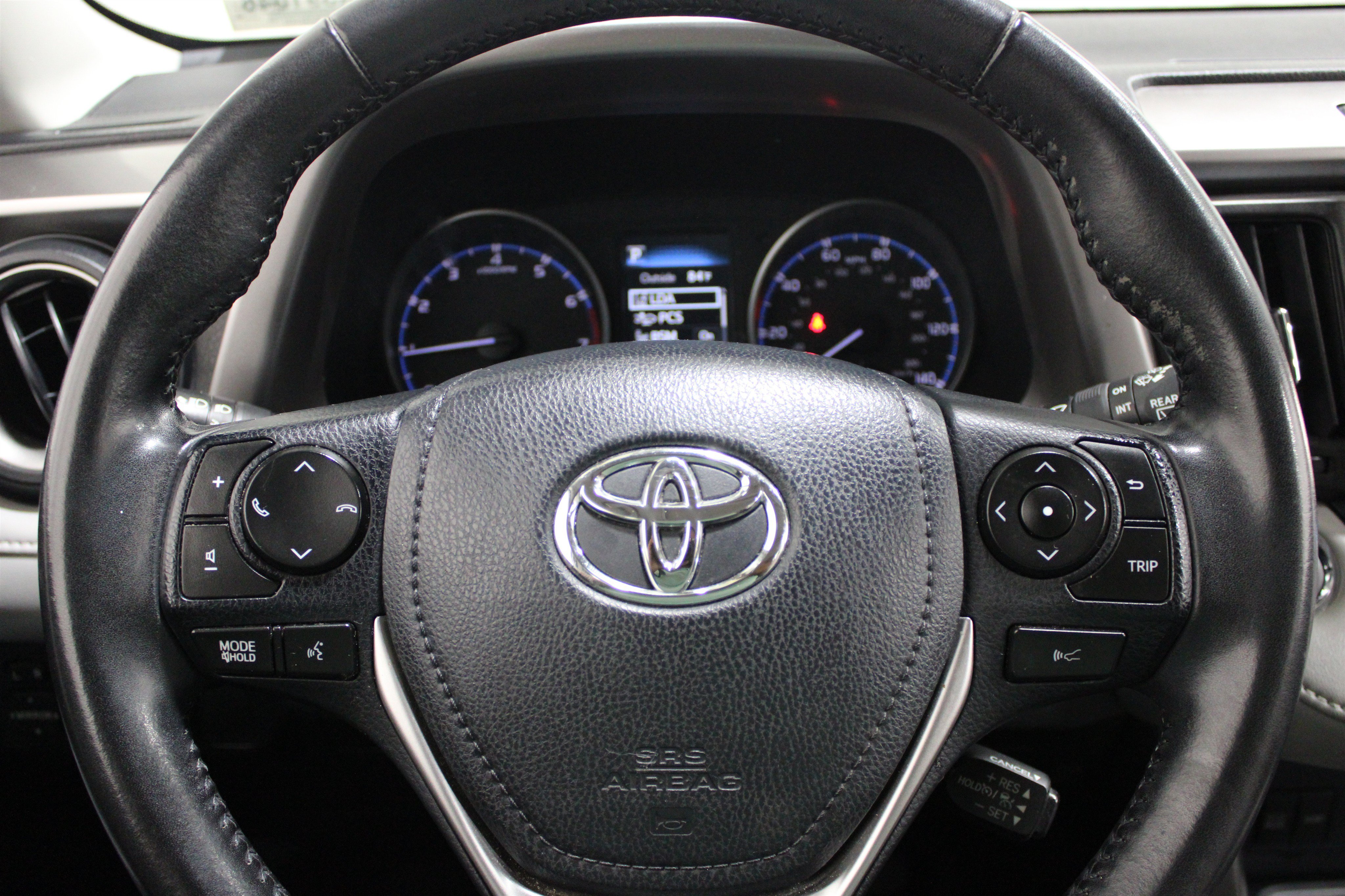 Used 2018 Silver Sky Metallic Toyota XLE image 7