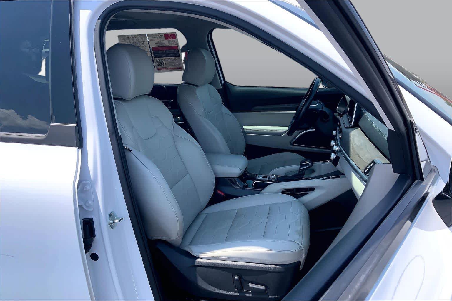 Used 2022 Glacial White Pearl Kia SX image 9