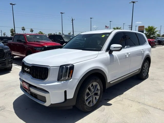 Used 2025 White Kia LX image 3
