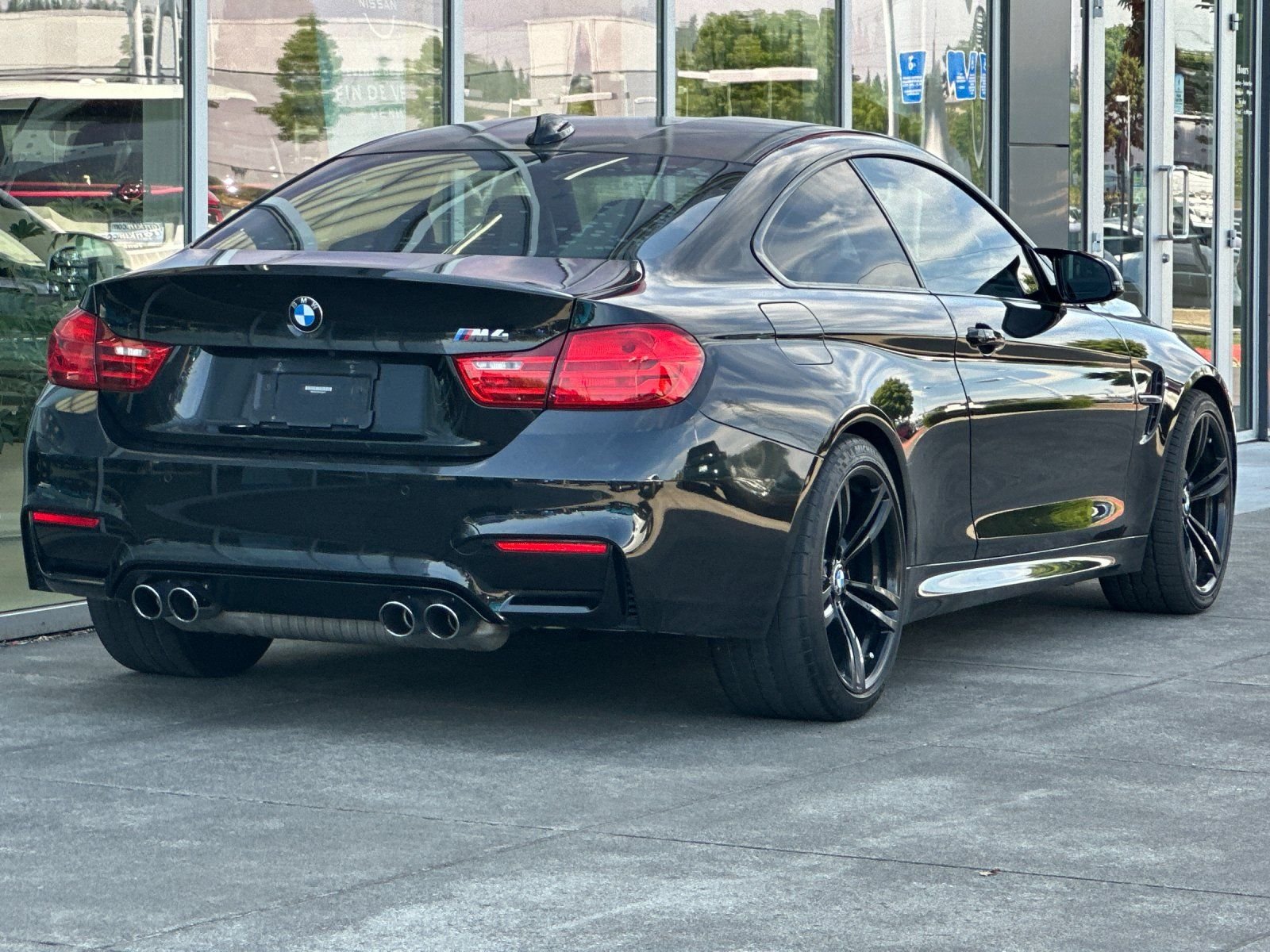 Used 2015 Black Sapphire Metallic BMW Base image 3