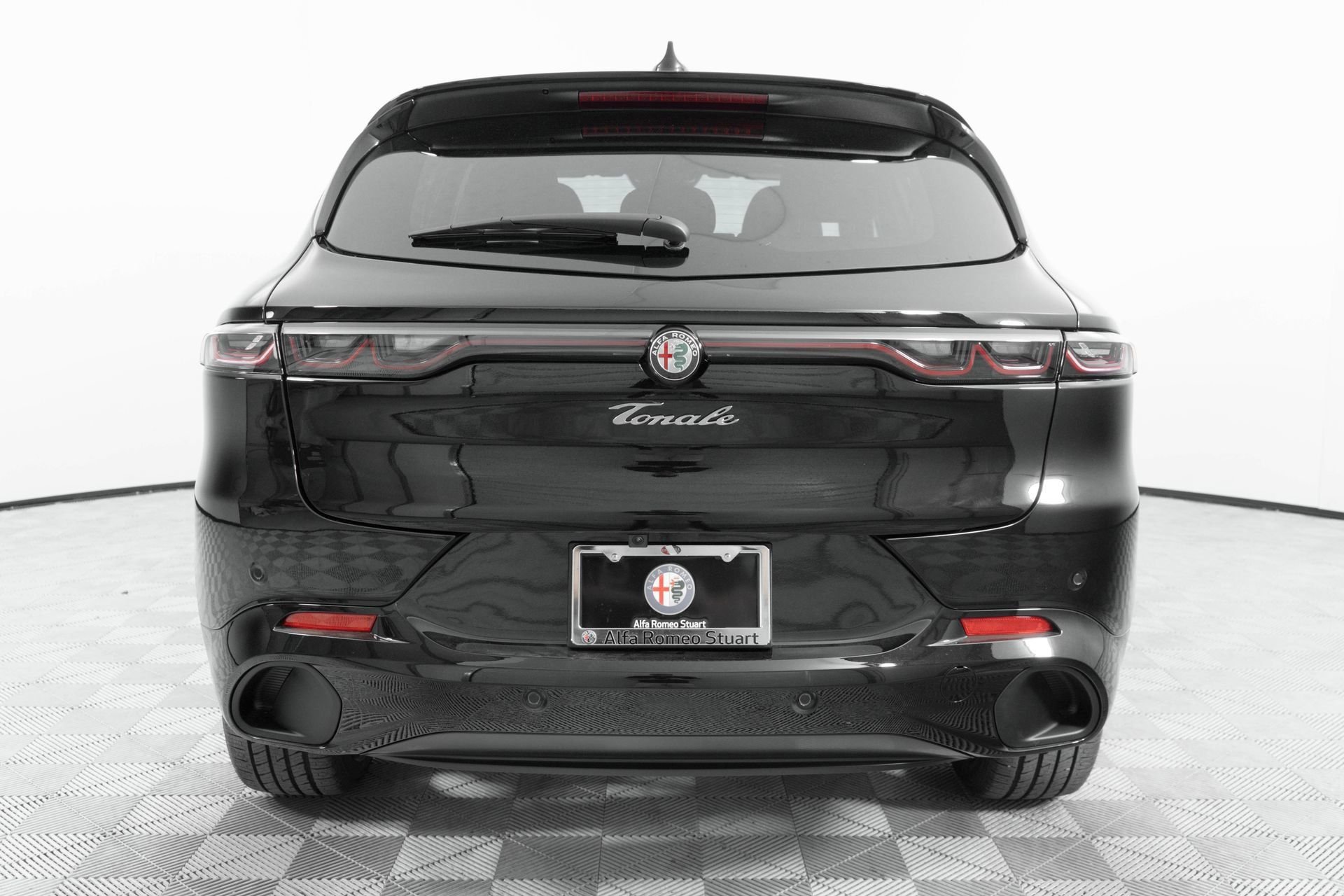 New 2025 Alfa Black Exterior Paint Alfa Romeo Base image 6
