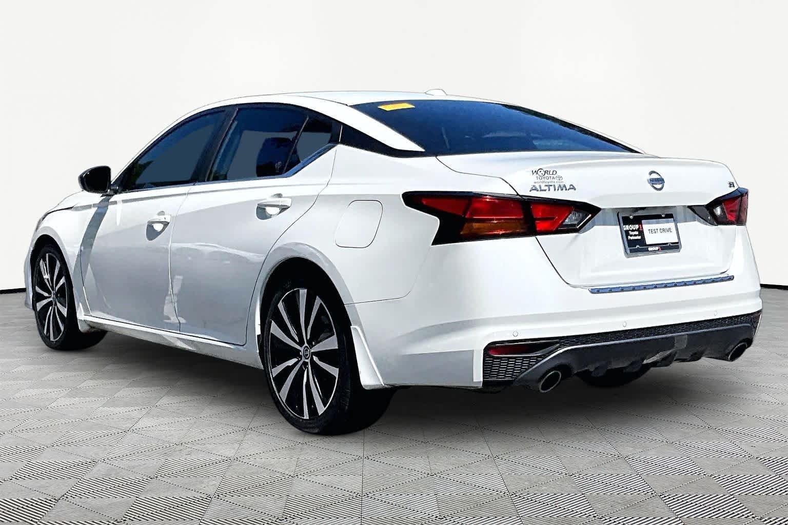 Used 2022 Pearl White Tricoat Nissan 2.5 SR image 12