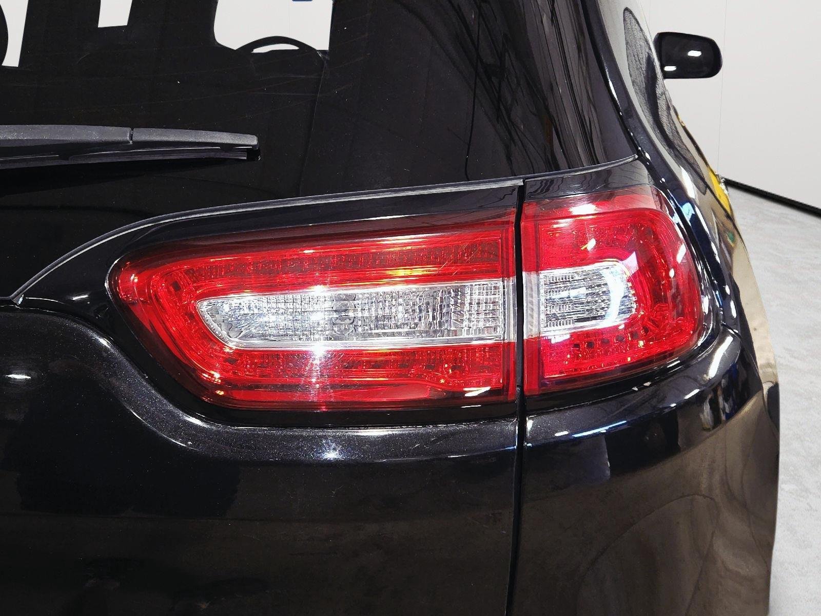 Used 2014 Brilliant Black Crystal Pearlcoat Jeep Limited image 16