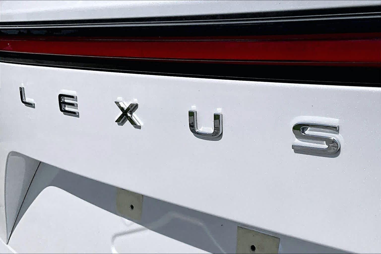 Used 2024 Eminent White Pearl Lexus Premium image 31