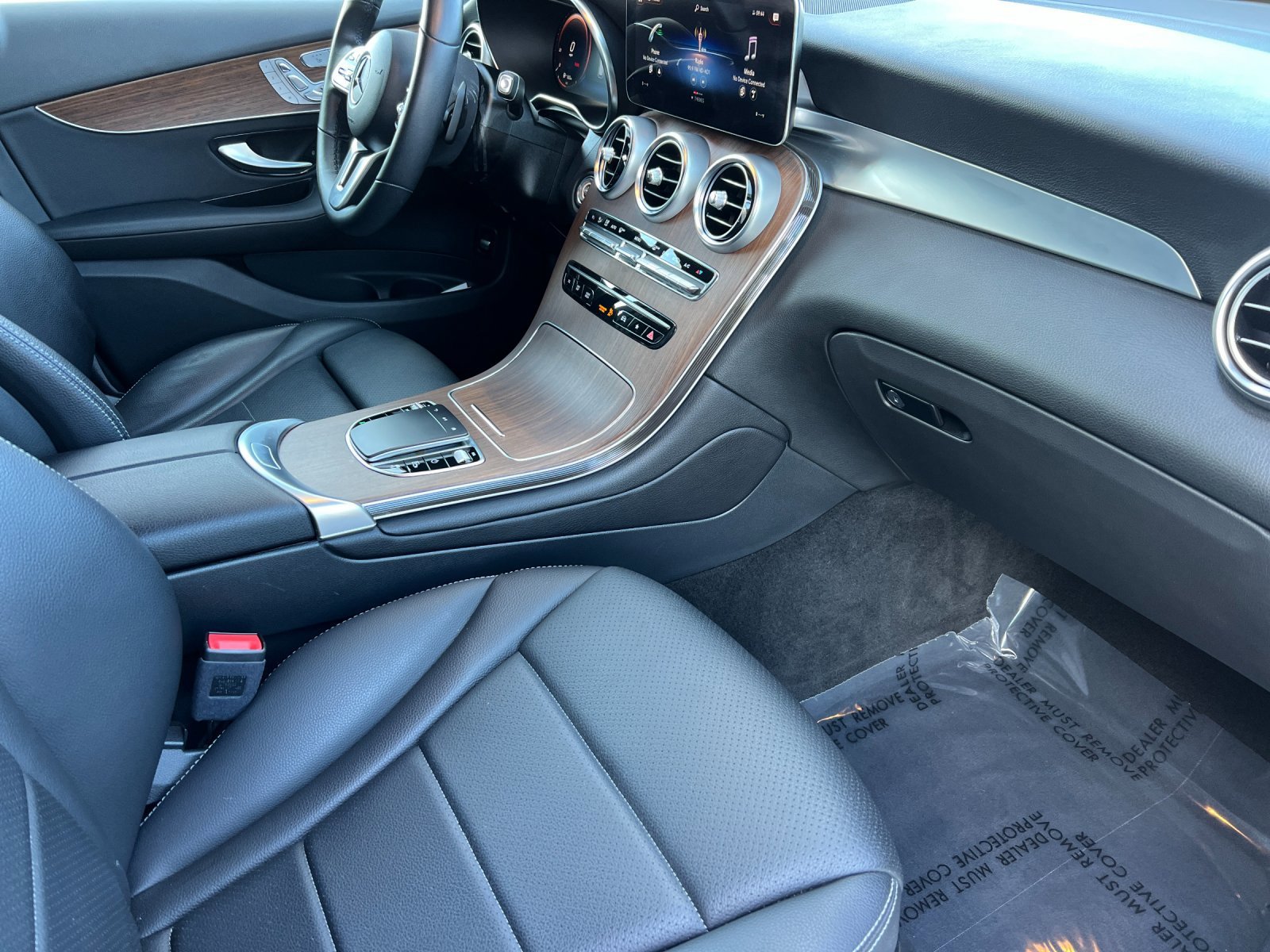 Used 2022 White Mercedes-Benz GLC 300 image 15