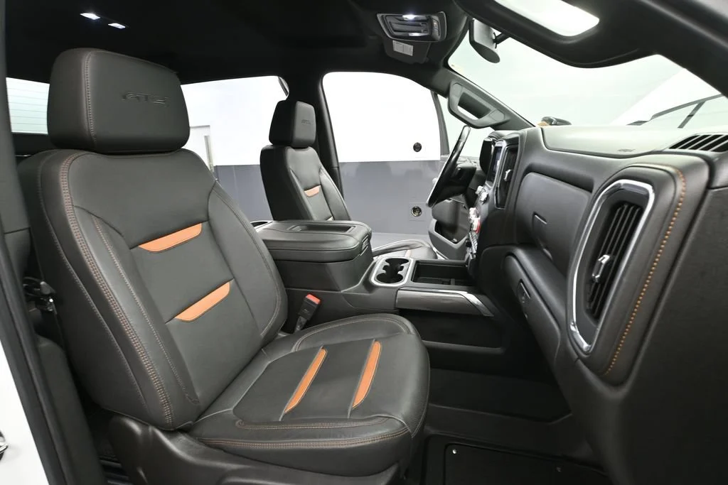 Used 2022 White GMC AT4 image 39