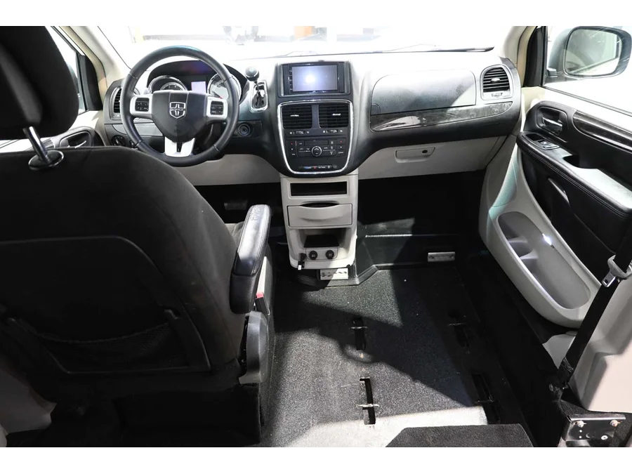 Used 2012 WHITE Dodge Crew Mobility Handicap Van image 21