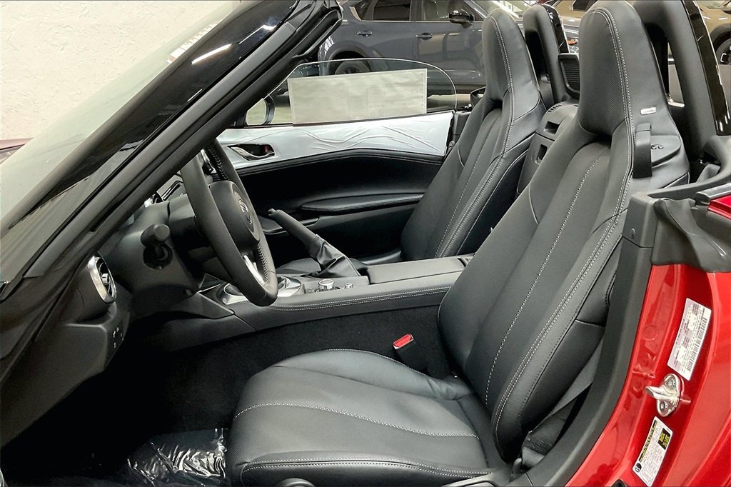 2025 MAZDA MX-5 - Image 8