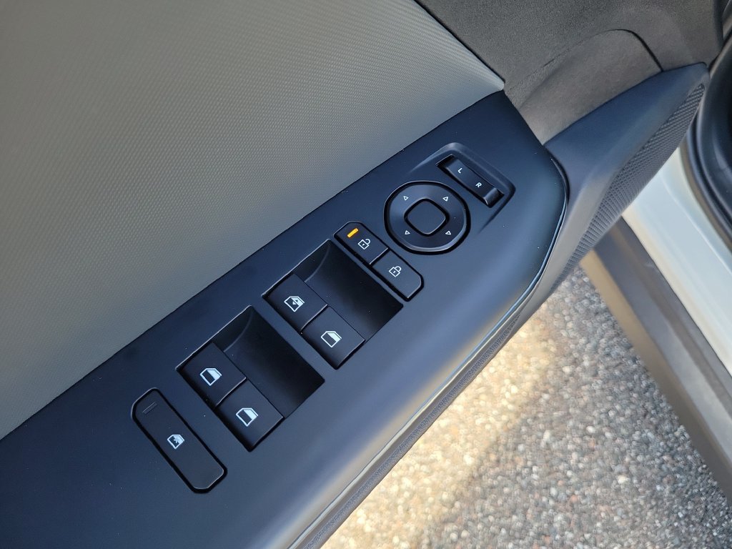 New 2026 Snow White Pearl Kia LXS image 19