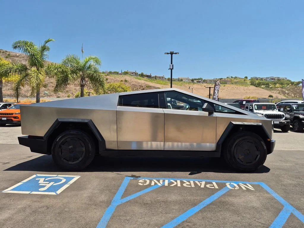 Used 2025  Tesla Long Range image 4