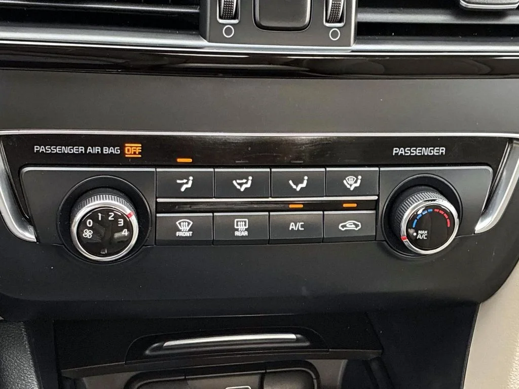 Used 2017 Snow White Pearl Kia LX image 28