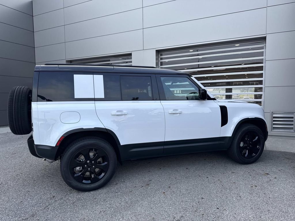 New 2026 Fuji White Land Rover S image 7