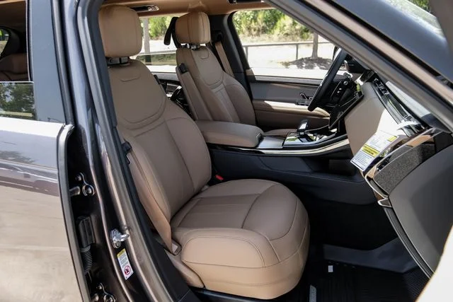 New 2026  Land Rover SE image 46