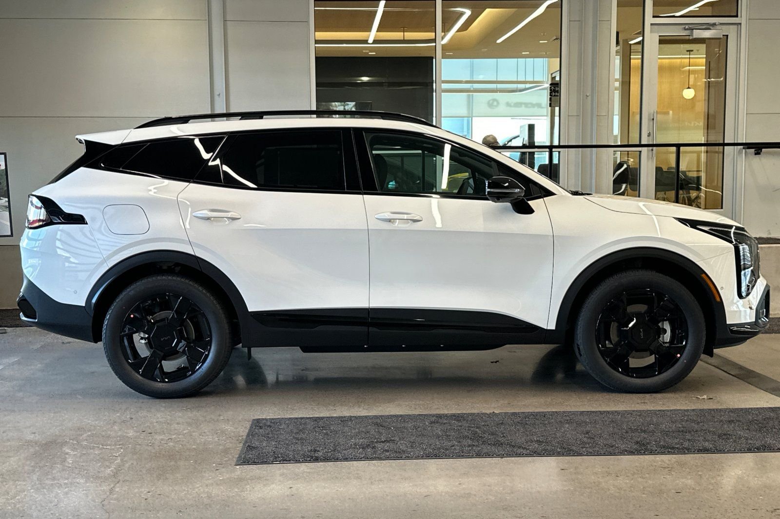New 2026 Snow White Pearl Kia X-Line Prestige image 2