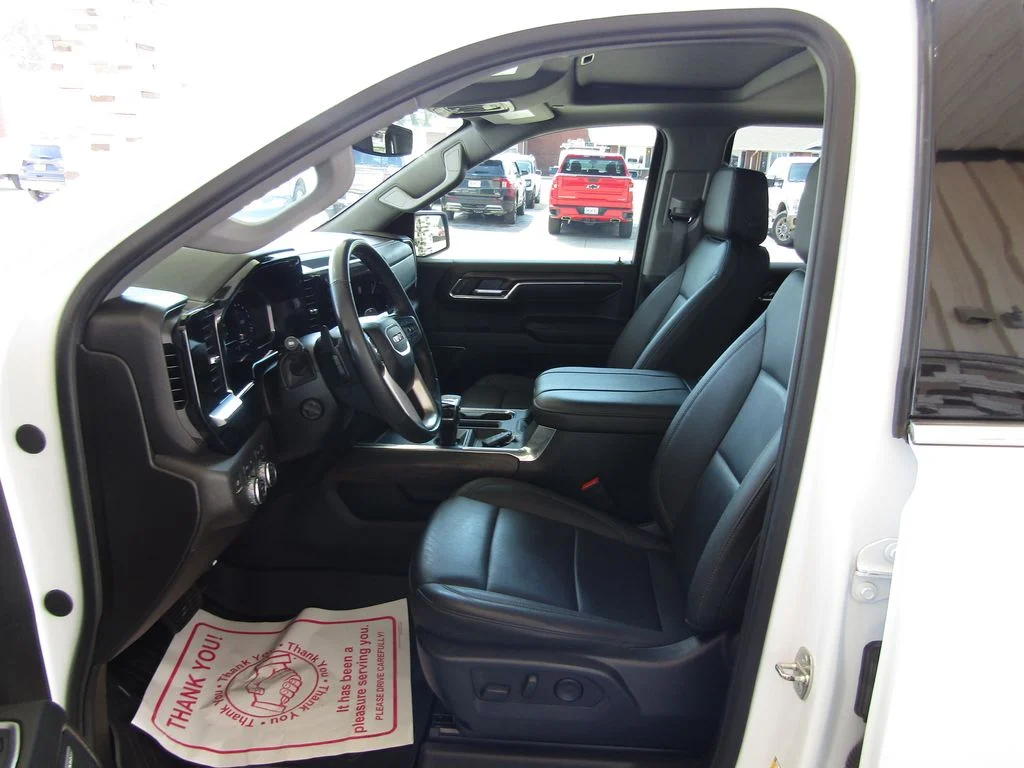Used 2024 White GMC SLT image 31