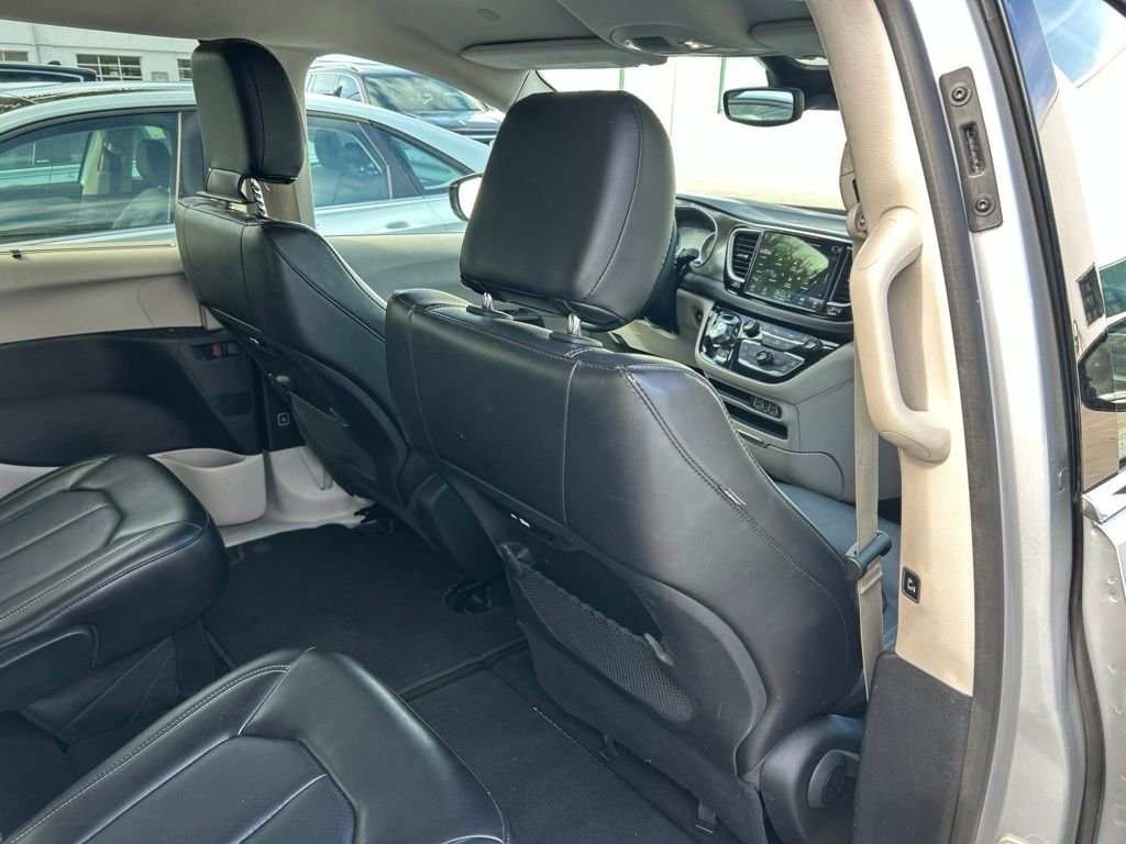Used 2024 Silver Chrysler Touring L image 39