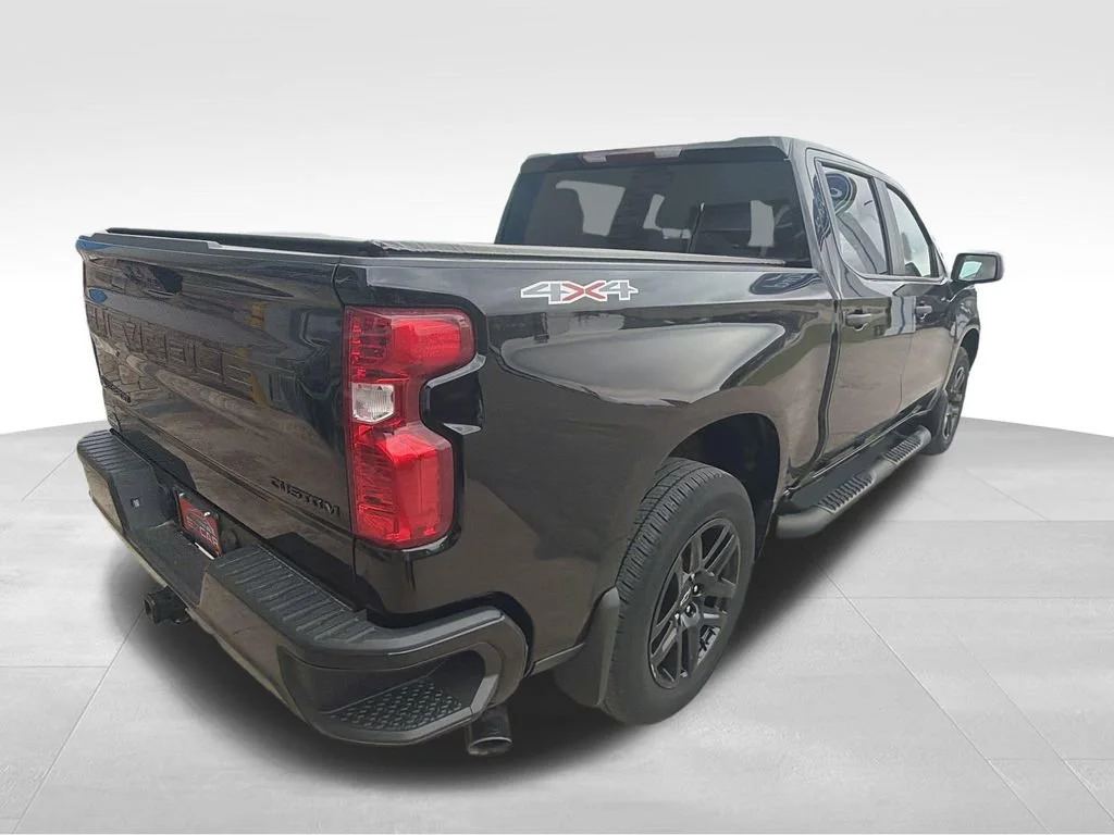 Used 2023 Black Chevrolet Custom image 7