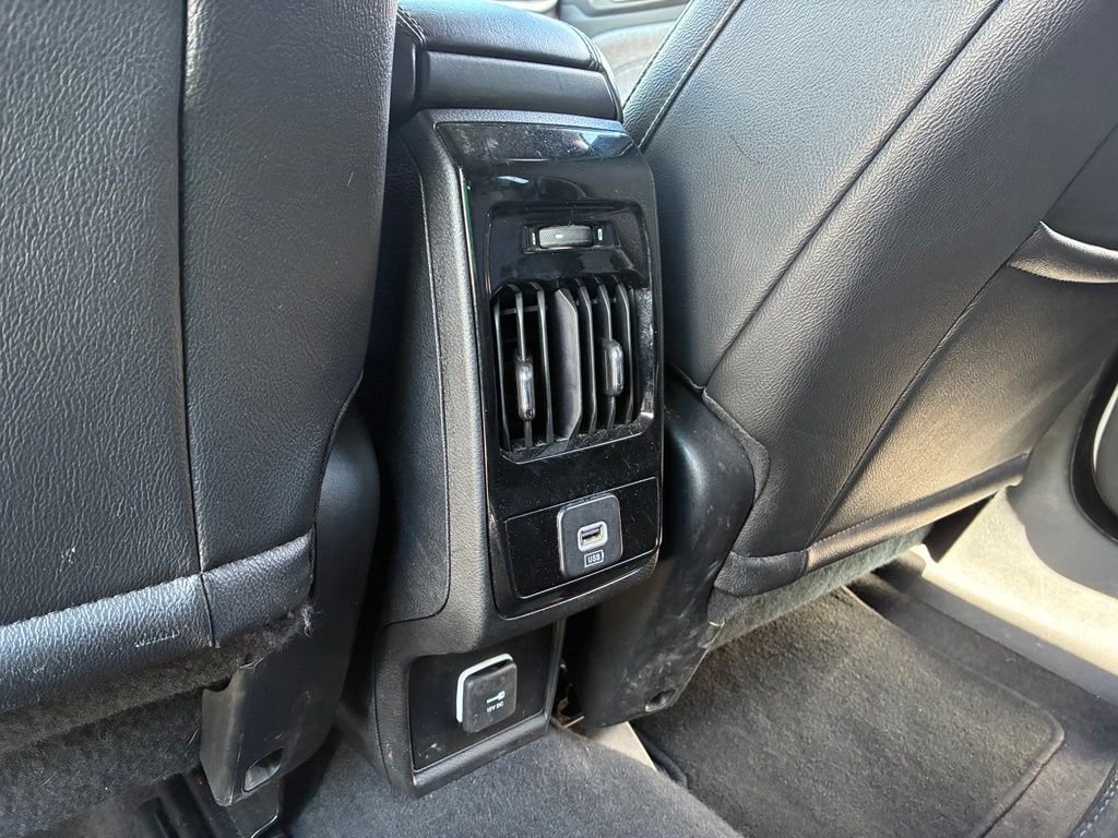 Used 2024 White Jeep Latitude image 50