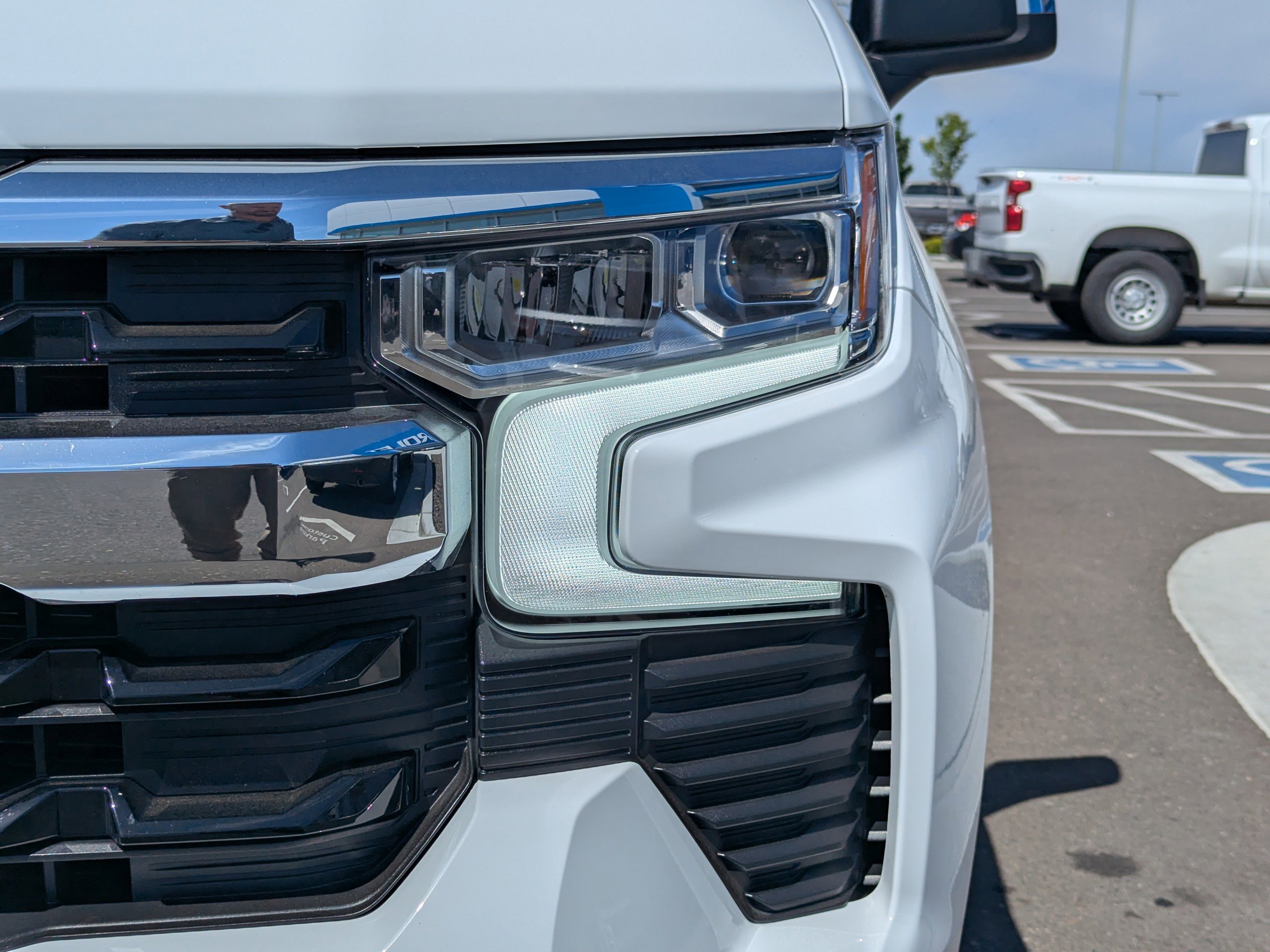 New 2025 Summit White Chevrolet LT image 42