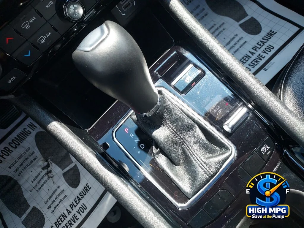 Used 2025 Silver Jeep Limited image 20