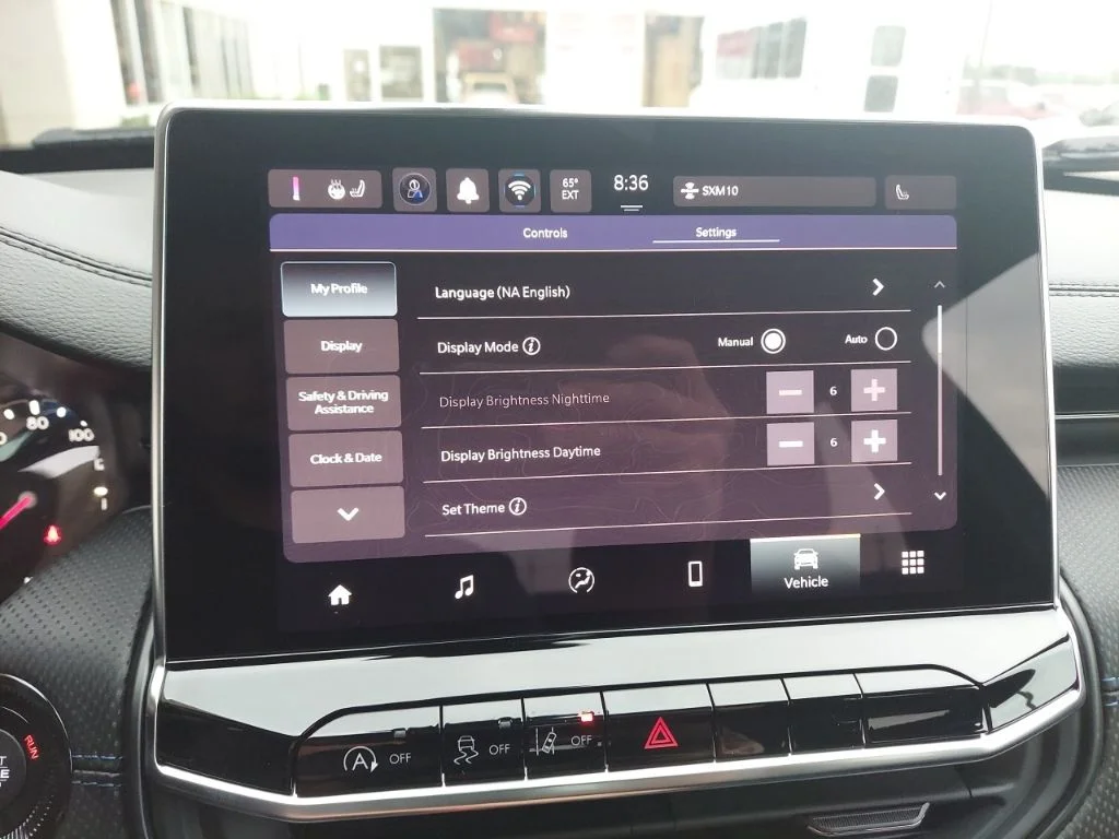 New 2026 Hydro Blue Pearlcoat Jeep Latitude image 25