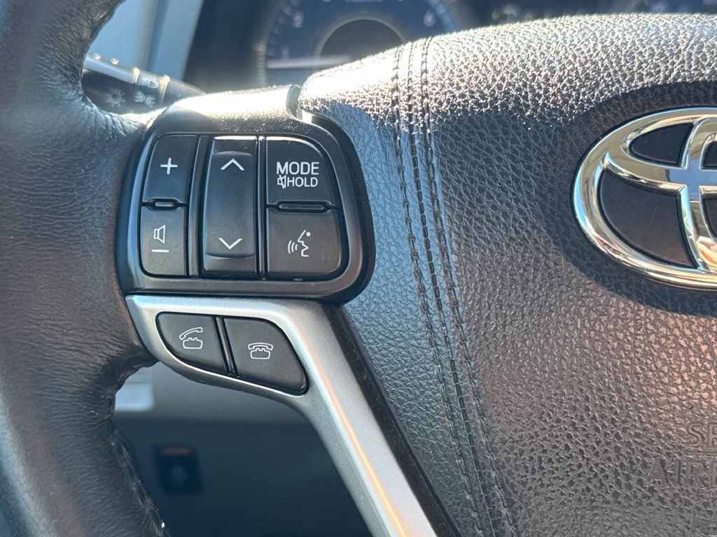 Used 2017 Gray Toyota XLE Premium image 20