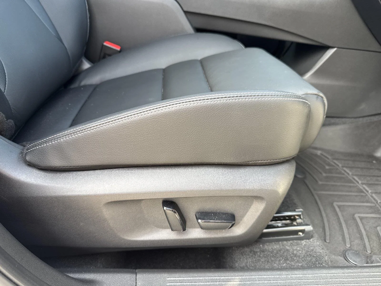 Used 2025 Everest White Pearl Nissan SL image 29