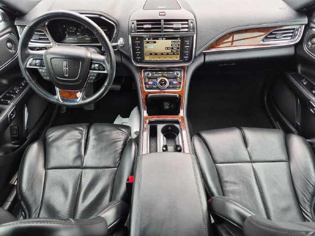 Used 2019 Red Lincoln Reserve image 25