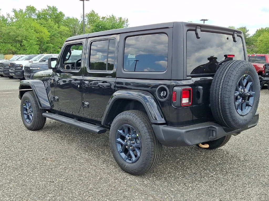 New 2026 Black Clear-Coat Exterior Paint Jeep 85th Anniversary image 6