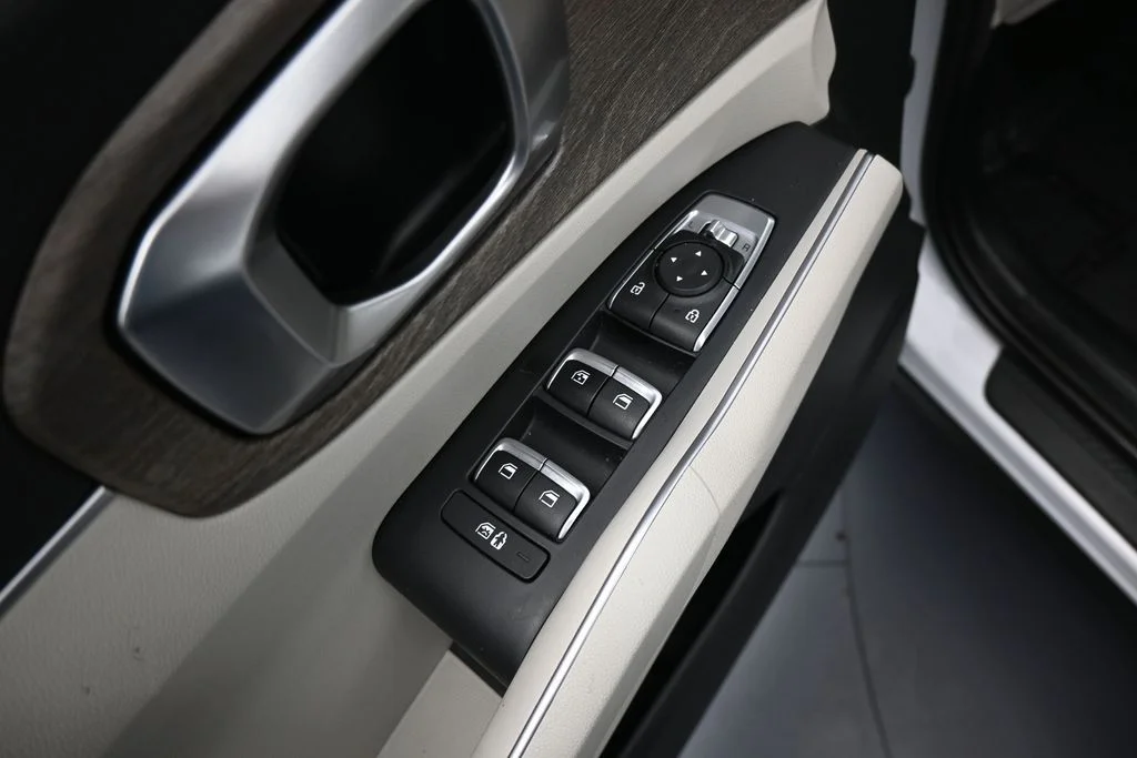 Used 2023 Glacial White Pearl Kia EX image 14