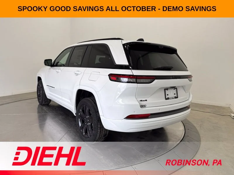 New 2027 Bright White Clear-Coat Paint Jeep Limited Reserve image 5