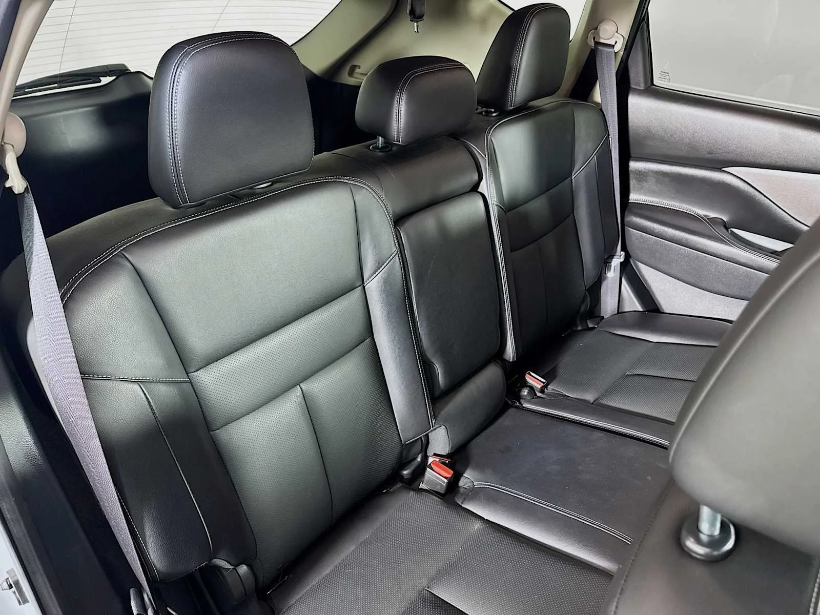 Used 2022 Boulder Gray Pearl Nissan SL image 27