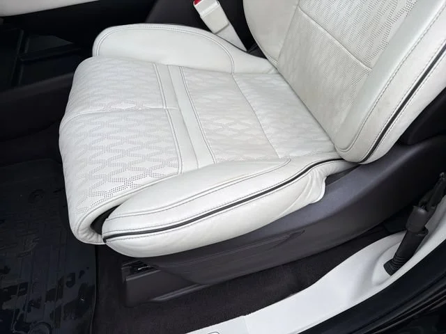 Used 2024  Lincoln Black Label image 21