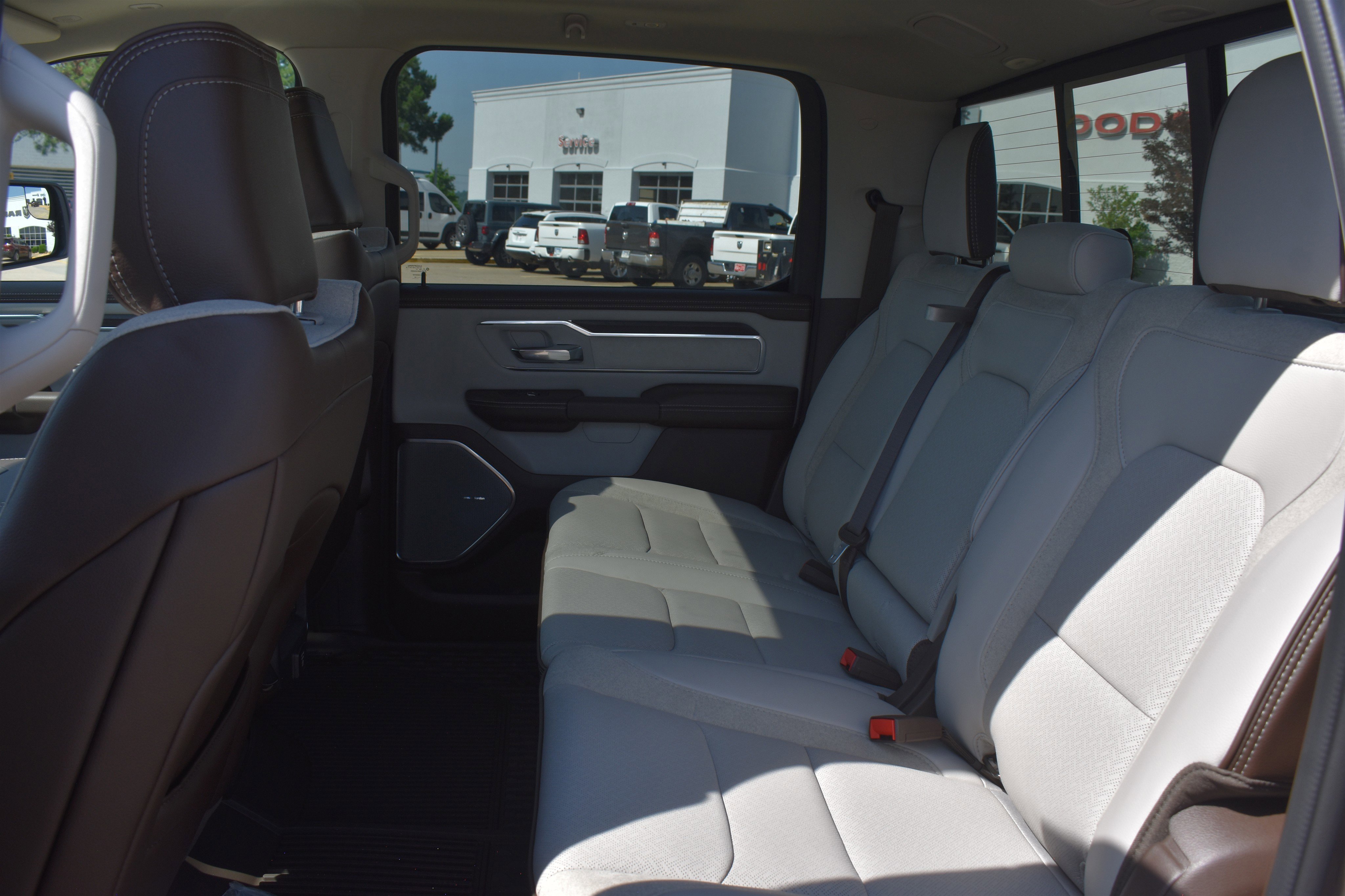 New 2026 Granite Crystal Metallic Clear-Coat Exterior Paint RAM Laramie image 19