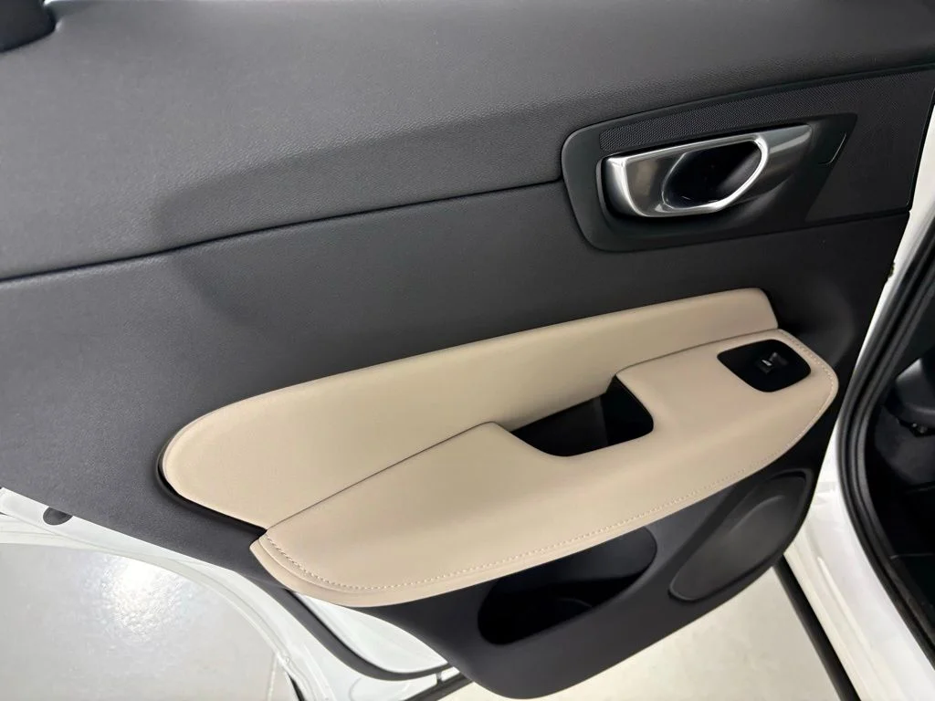 2026 Volvo XC60 Plus - Photo 37