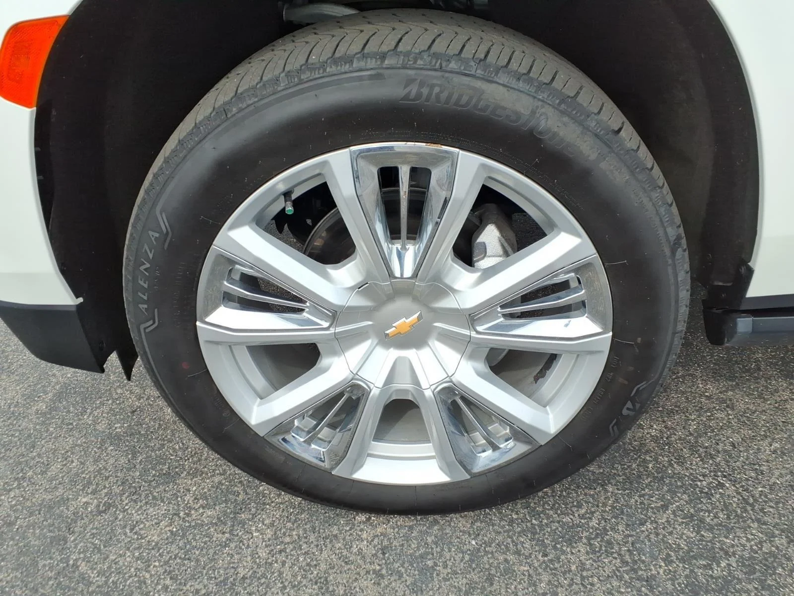 Used 2024 Iridescent Pearl Tricoat Chevrolet High Country image 13