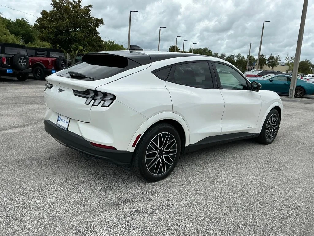 Used 2025 White Ford Premium image 14