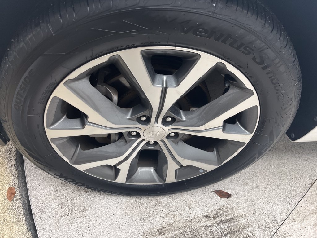 Used 2022 White Hyundai Limited image 9