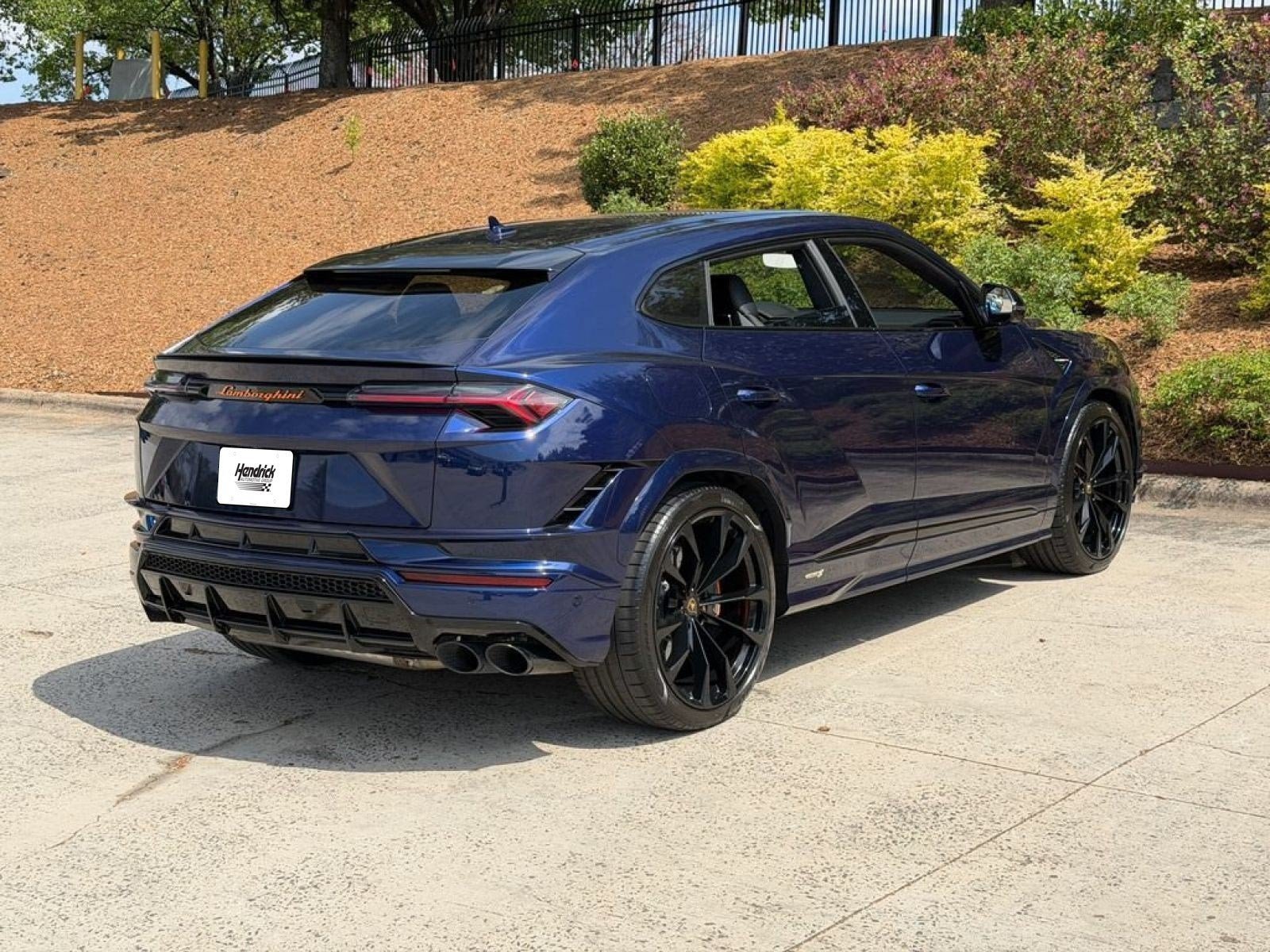 Used 2023 Blu Astraeus Metallic Lamborghini S image 4