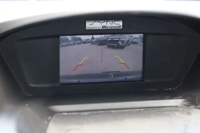 Used 2015  Ford S image 4