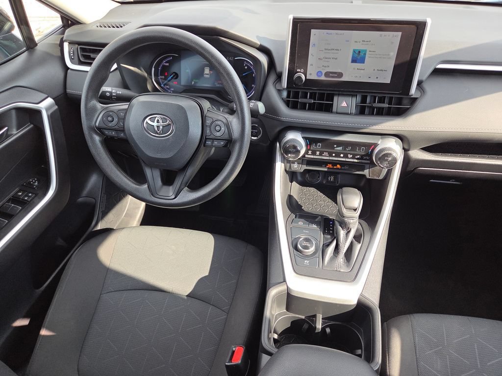 2024 Toyota RAV4 XLE - Photo 29