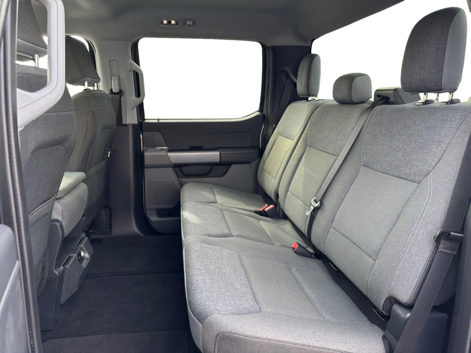 Used 2024 Silver Ford XLT * Available Until Exported to USA * image 16