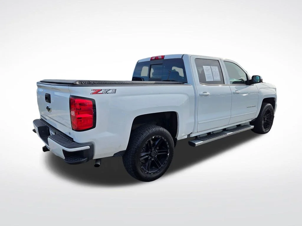Used 2018 White Chevrolet LT image 3