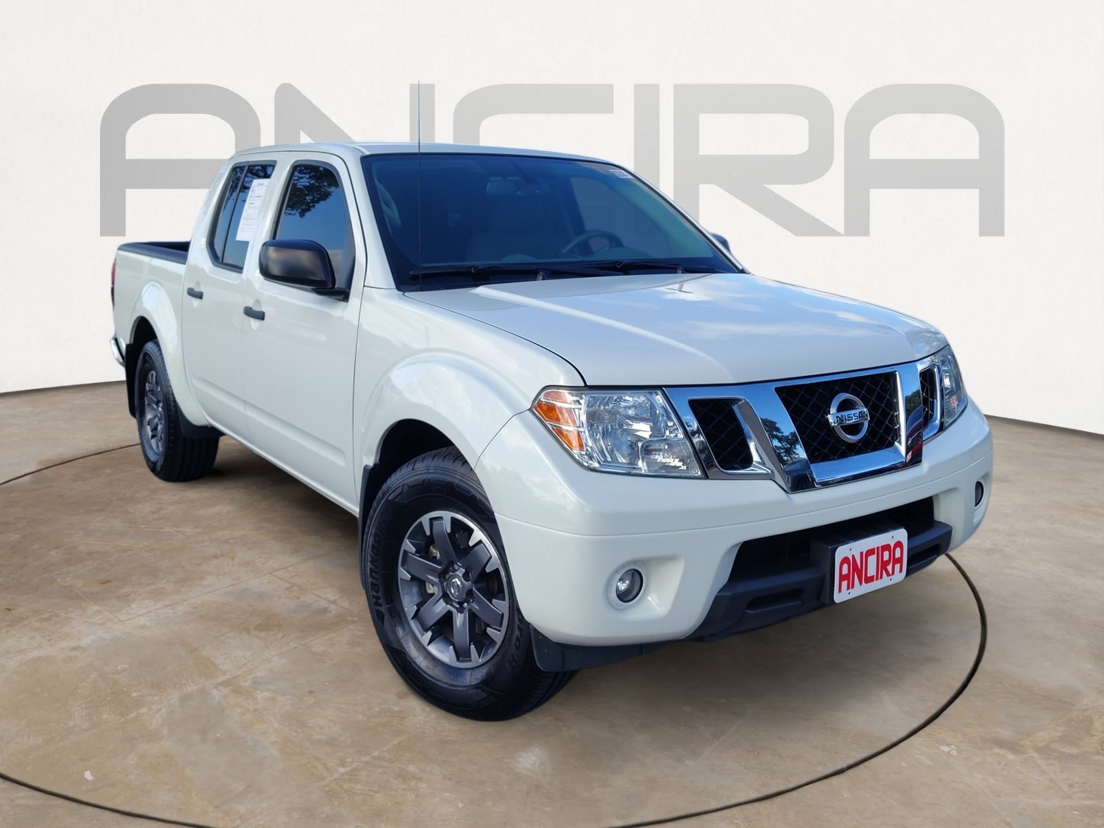 Used 2020 Glacier White Nissan SV image 4