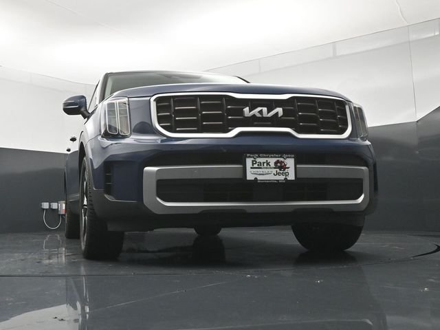Used 2023 Black Kia S image 19
