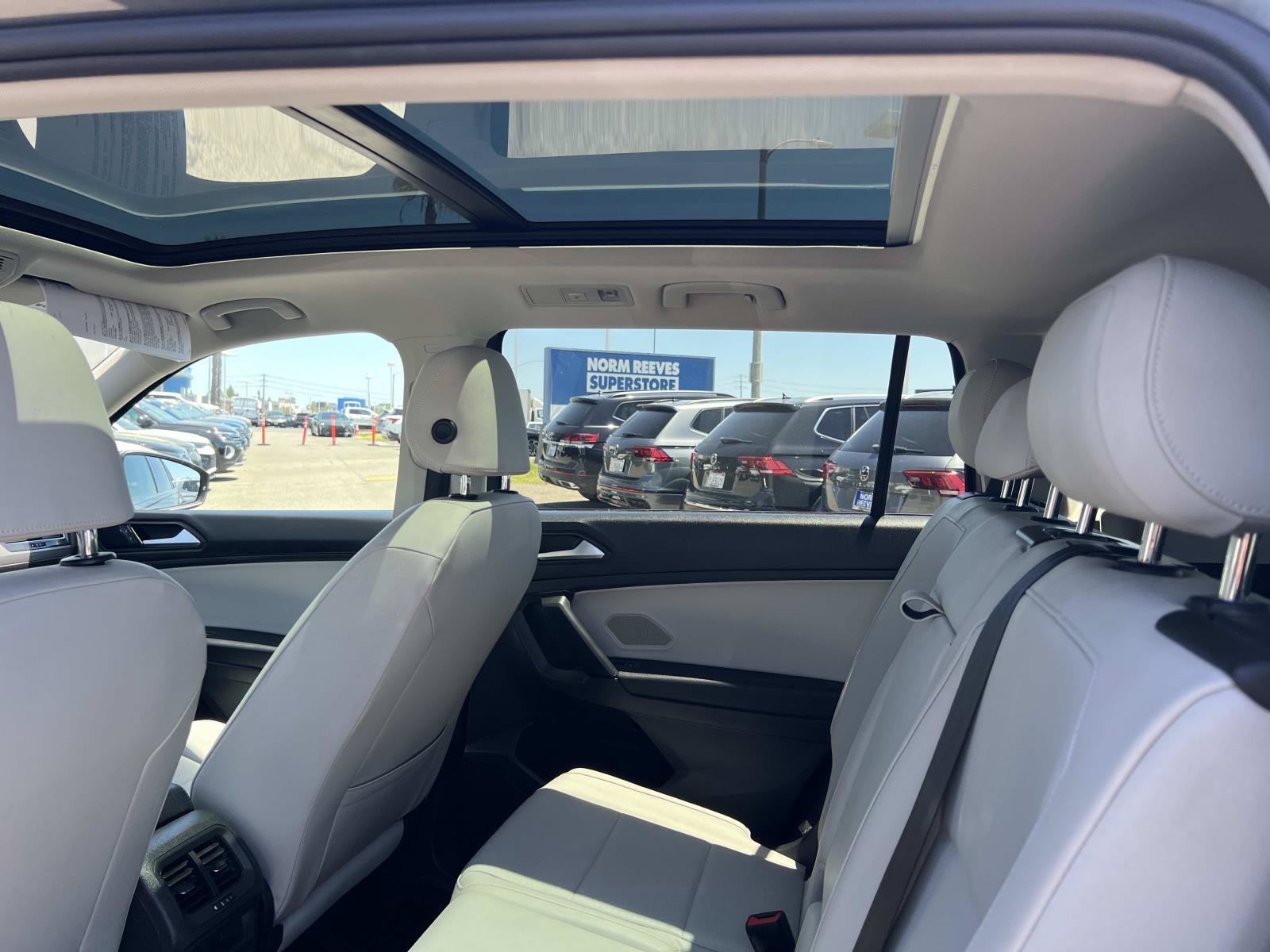Used 2019 Platinum Gray Metallic Volkswagen SE image 22
