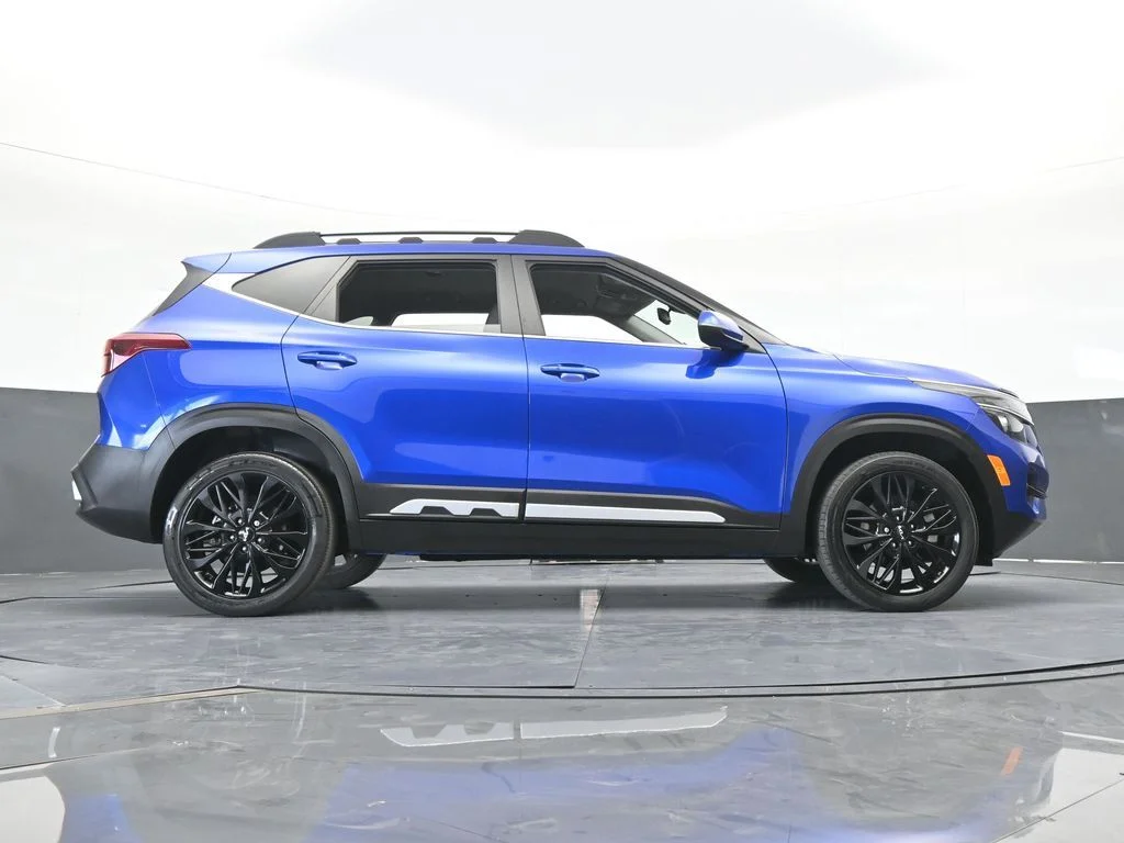 Used 2022 Neptune Blue Kia Nightfall image 59